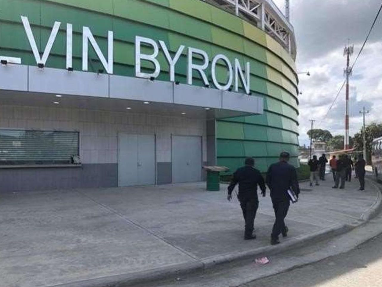 Entrada del Estadio Calvin Byron