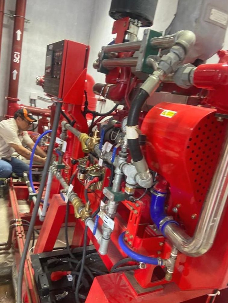 Motor y panel del cuarto de bombas del nuevo City Mall David